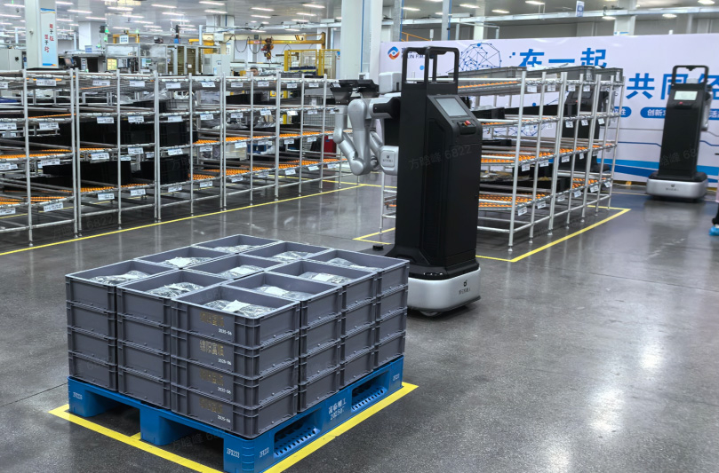 银河集团官网-春运机场新晋顶流！优克联PetPhone宠物手机快闪店引爆上海浦东机场